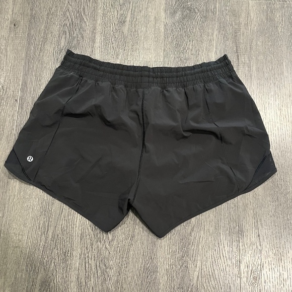 Lululemon Hotty hot shorts, Inseam 4", Size 14, Colour black - Picture 5 of 5